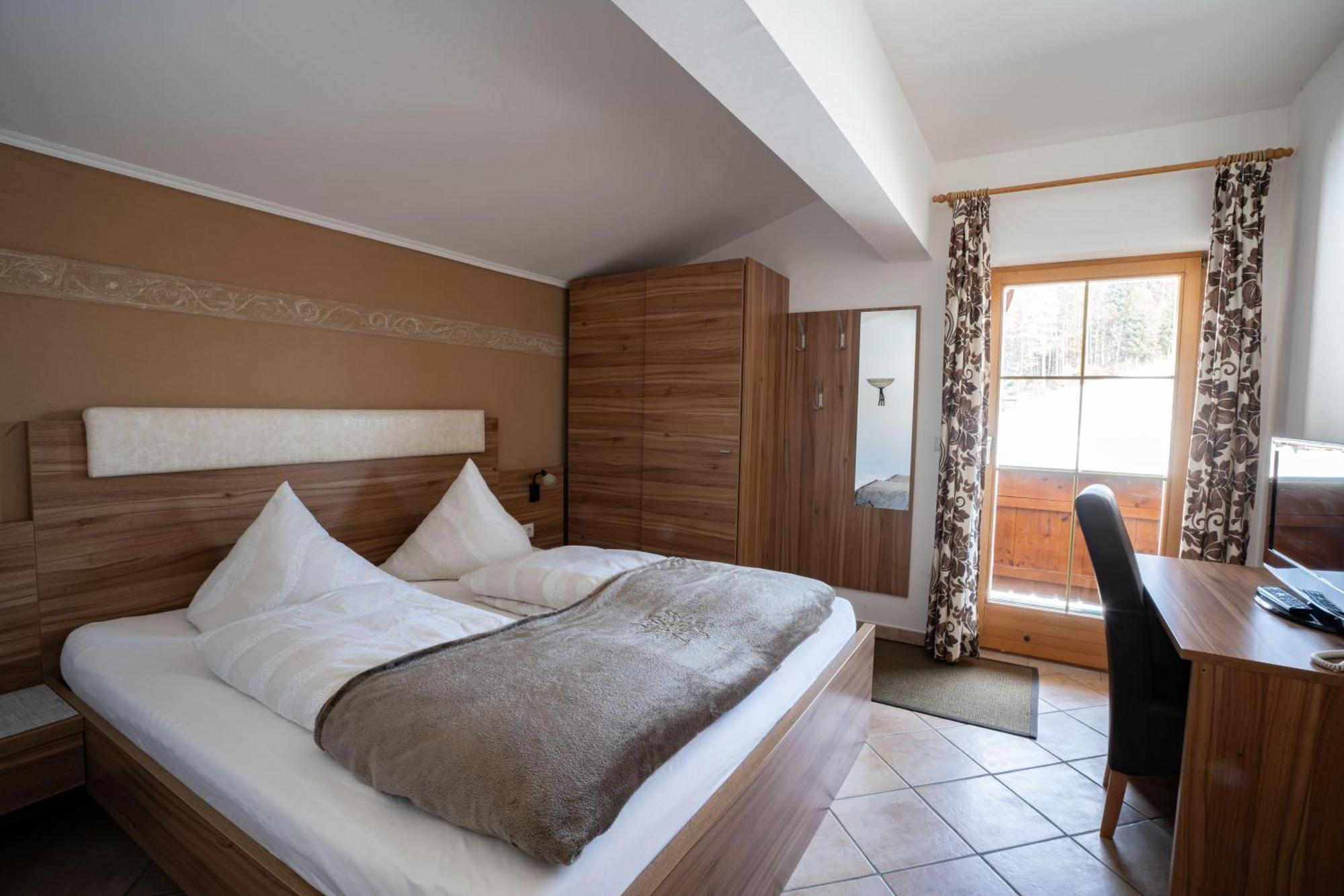 Pension Edelweiss Breitenbach am Inn Экстерьер фото